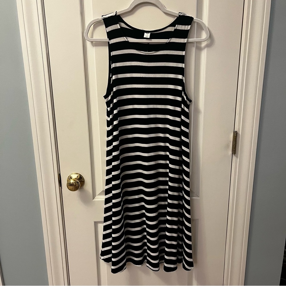 Old Navy Black and White Striped Sleeveless Dress Size Medium